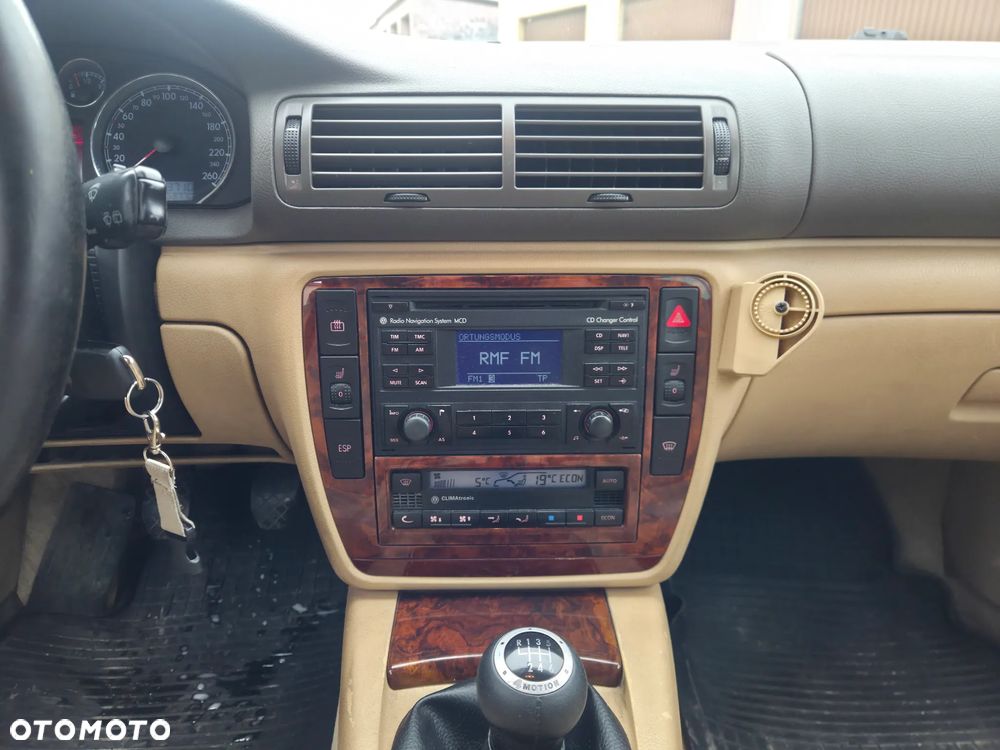 Volkswagen Passat 1.9 TDI 4Mot Highline - 8