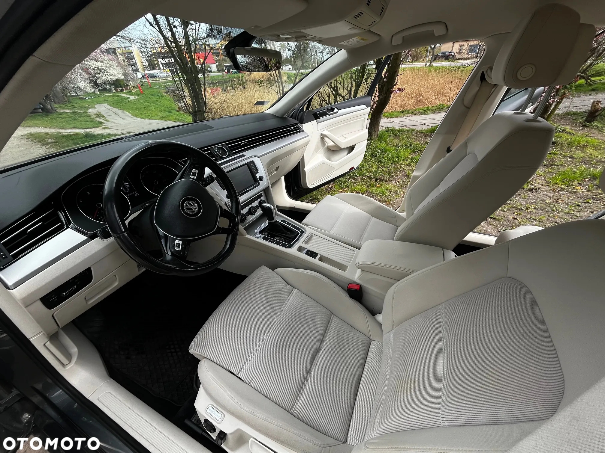 Volkswagen Passat Variant 1.6 TDI (BlueMotion Technology) DSG Comfortline - 11