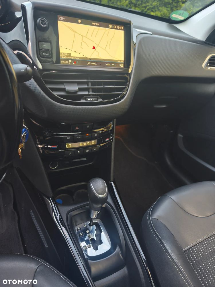 Peugeot 2008 1.2 Pure Tech Allure S&S EAT6 - 15