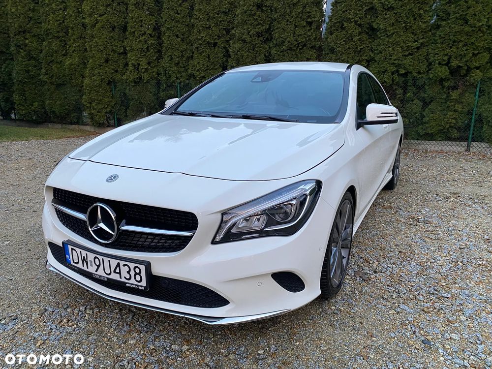 Mercedes-Benz CLA 180 7G-DCT UrbanStyle Edition - 2