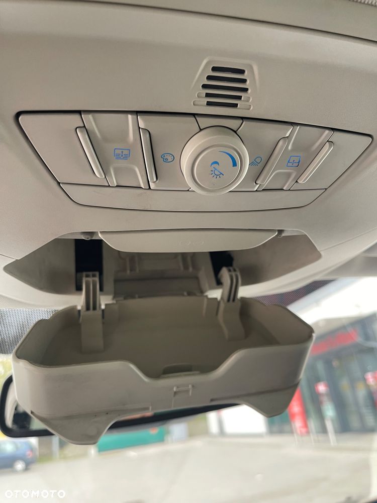 Ford Kuga - 16
