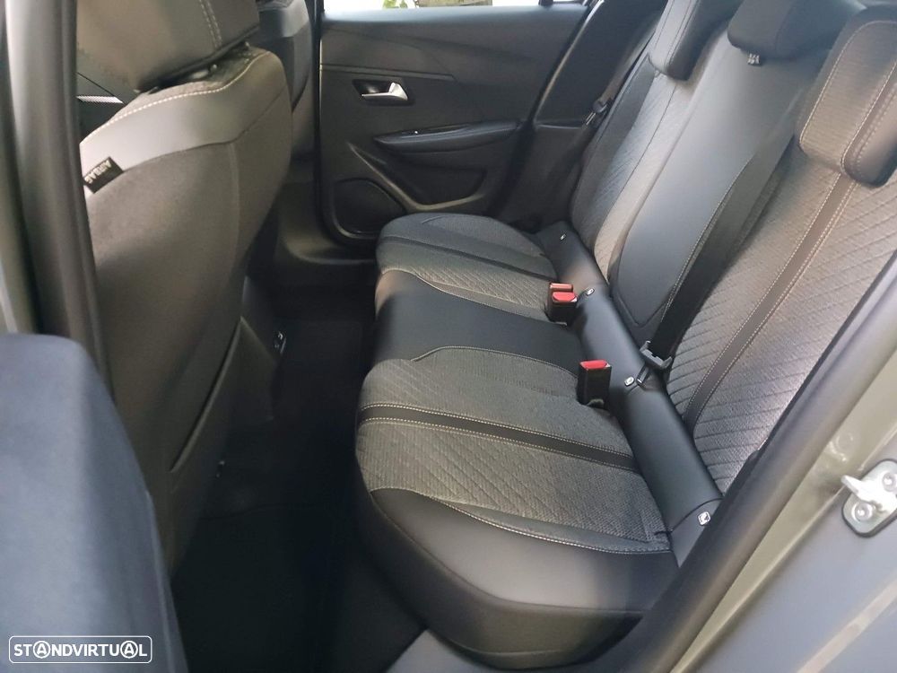 Peugeot 208 1.2 Hybrid Allure e-DCS6 - 32