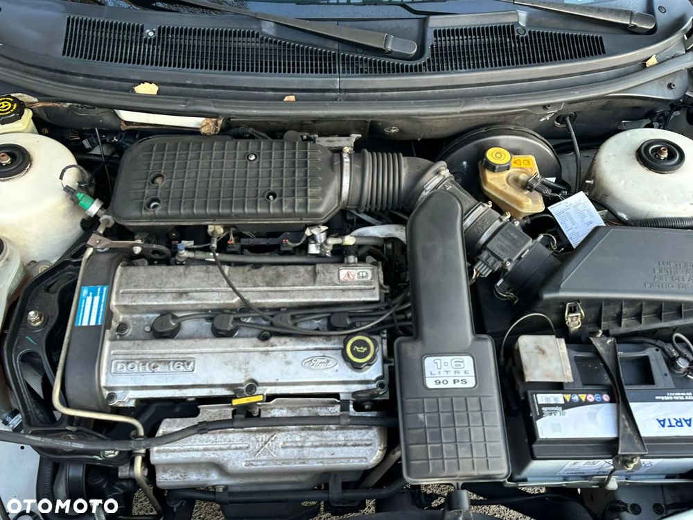 Ford Mondeo 1.6 CLX - 32