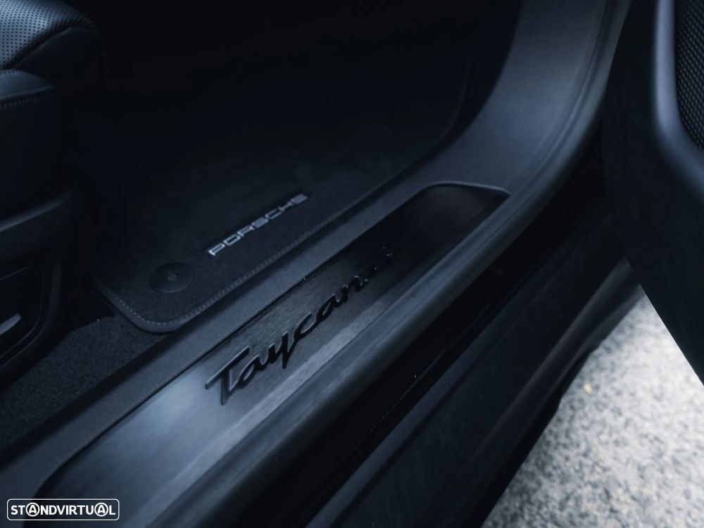 Porsche Taycan Cross Turismo 4 - 20