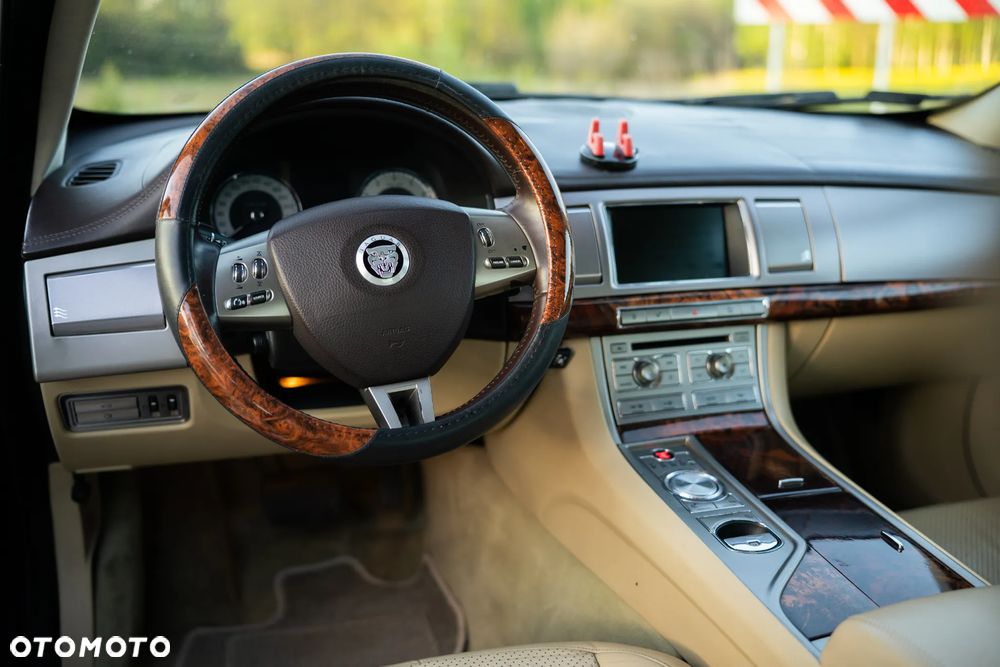 Jaguar XF 3.0 V6 Luxury - 11