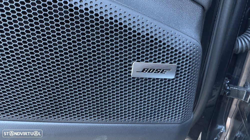 Porsche Macan Electric 4 - 14