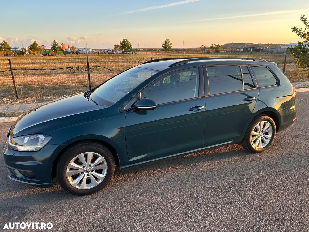 Volkswagen Golf - 1