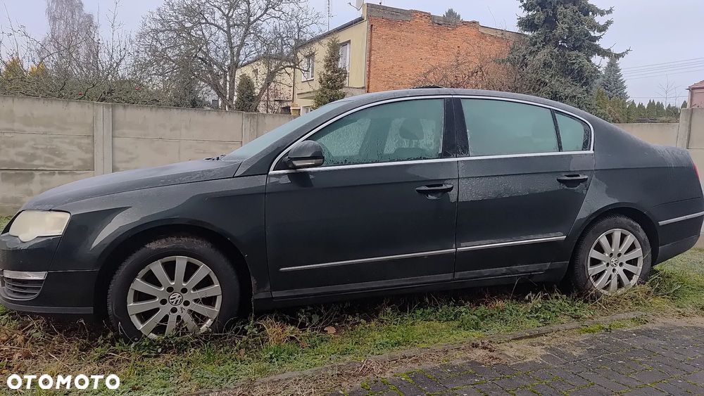 Volkswagen Passat - 1