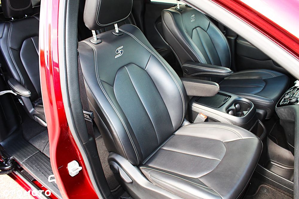 Chrysler Pacifica - 21