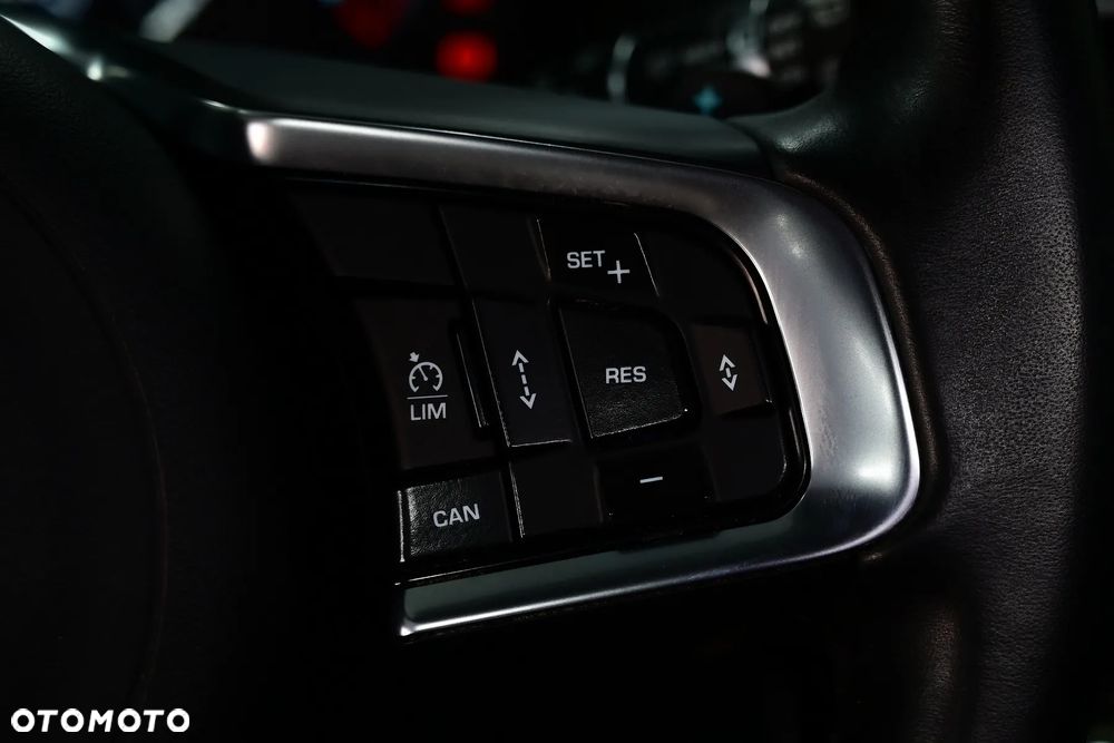 Jaguar F-Pace - 29
