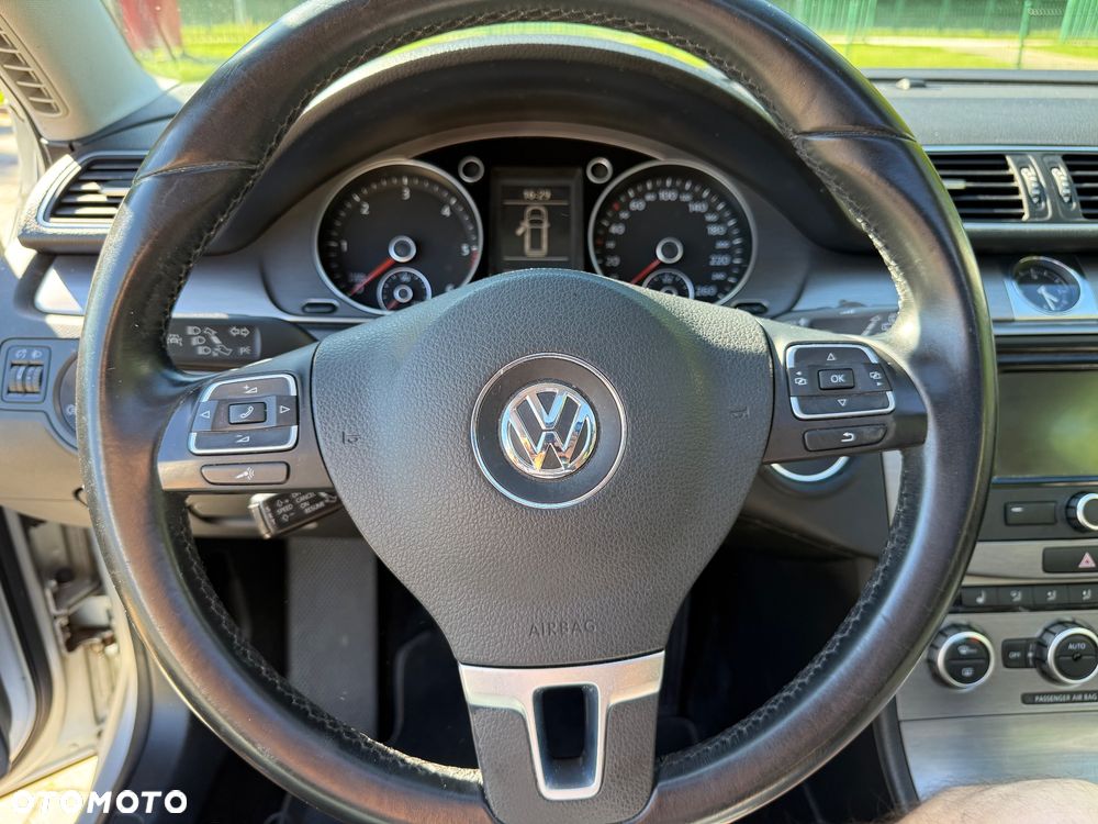Volkswagen Passat 2.0 TDI Highline - 28