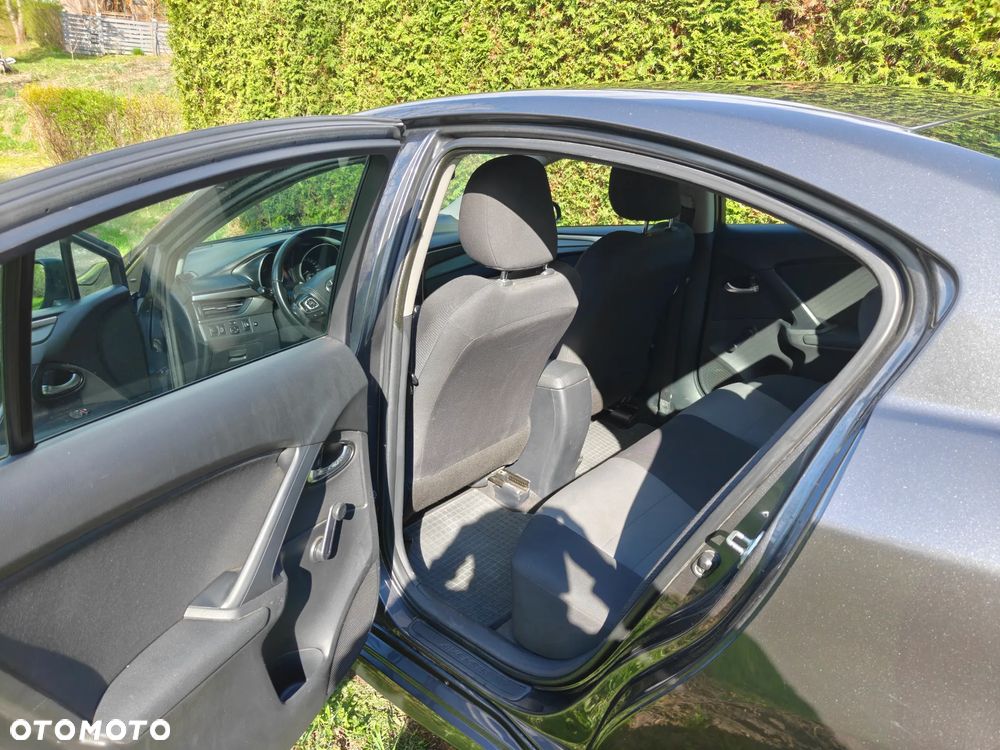 Toyota Avensis 1.6 D-4D Active - 10