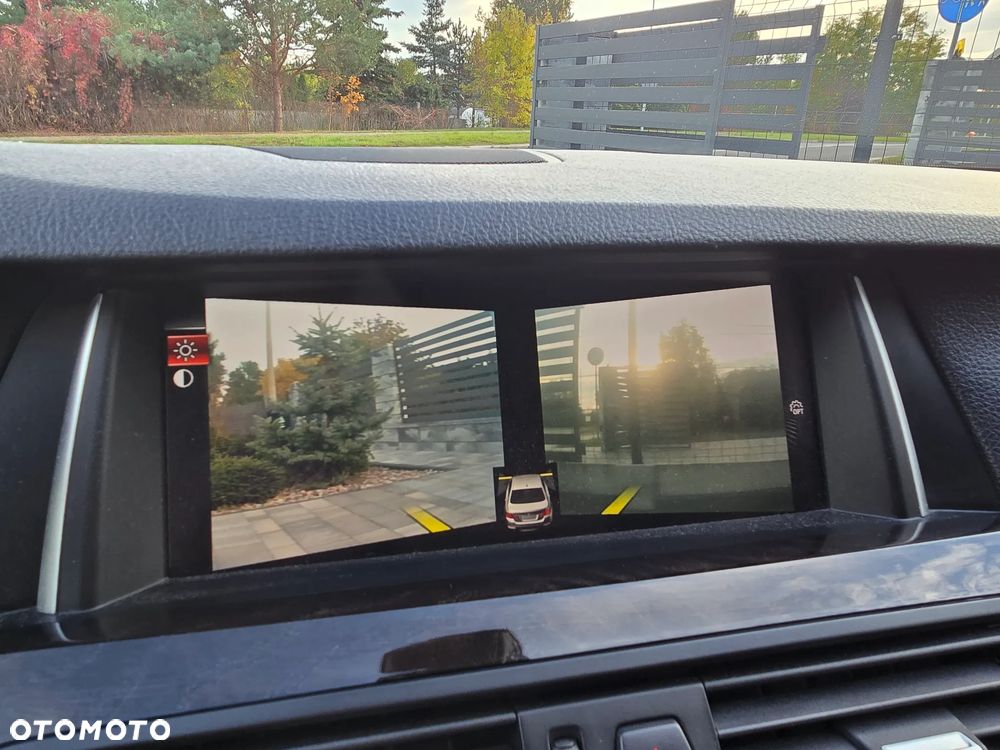 BMW Seria 5 528i xDrive - 10
