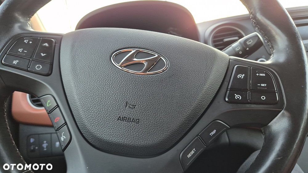 Hyundai i10 1.2 Fifa World Cup Edition - 12