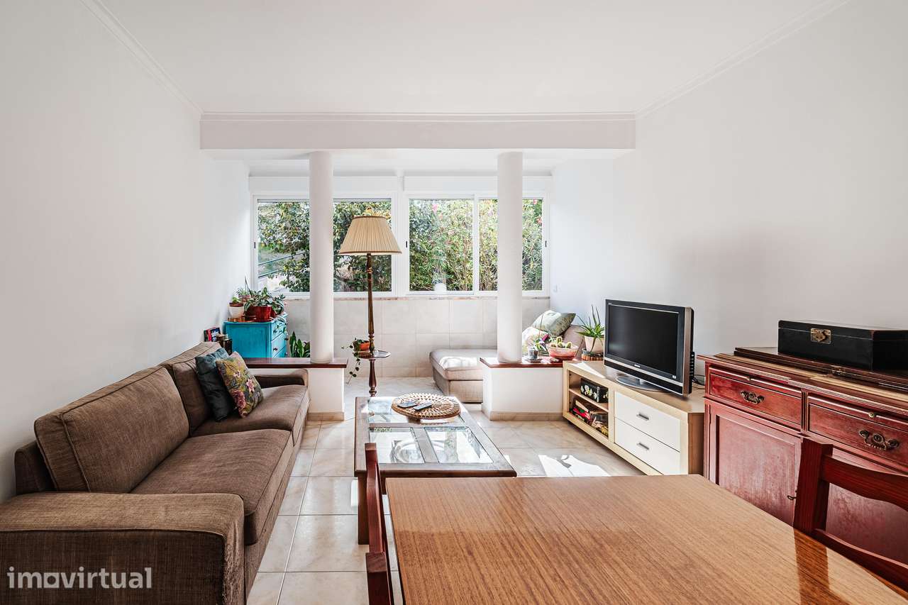 Apartamento T2 localizado nas Mercês - Grande imagem: 2/27