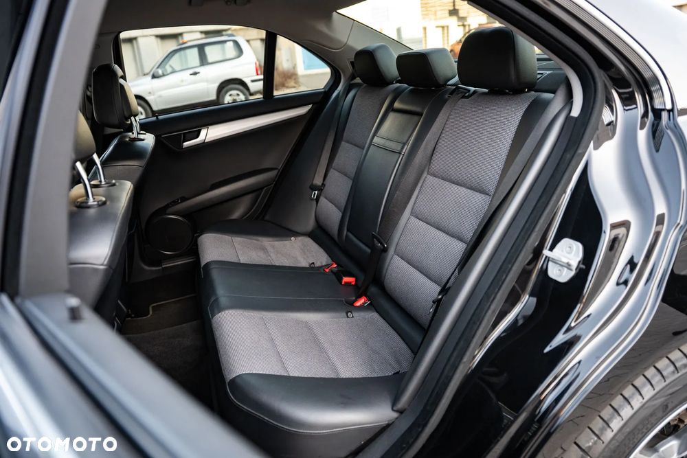 Mercedes-Benz Klasa C 220 CDI BlueEff 4-Matic Avantgarde - 19