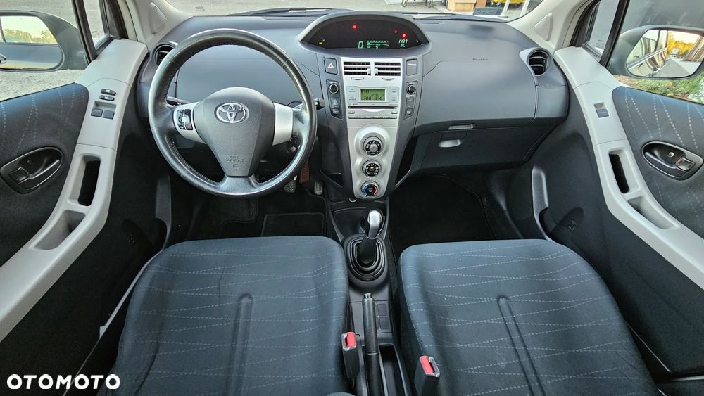 Toyota Yaris - 12