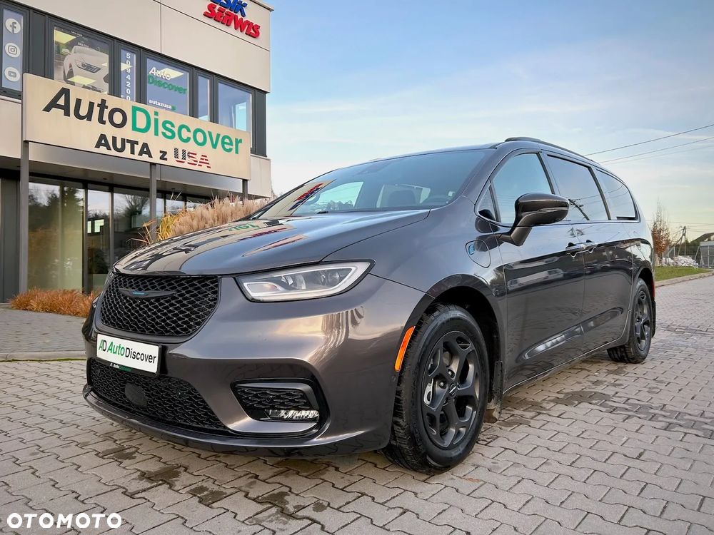 Chrysler Pacifica - 1