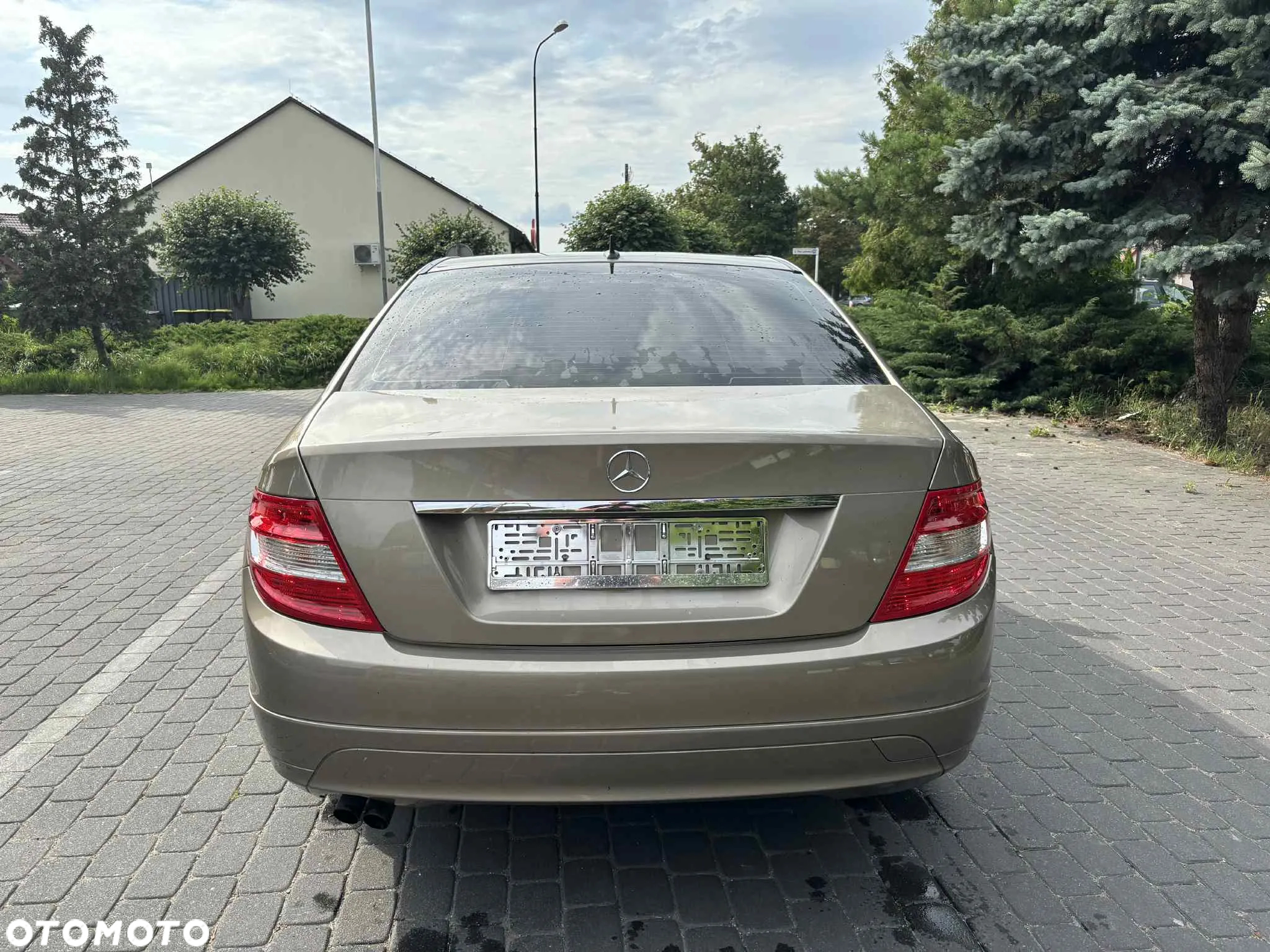 Mercedes-Benz Klasa C 180 CGI BlueEff Elegance - 10
