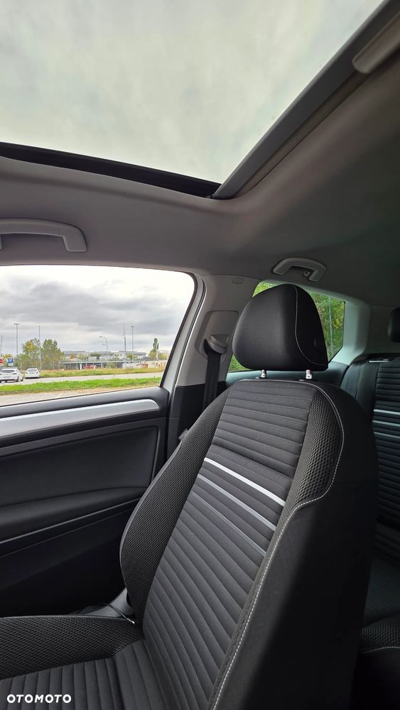 Volkswagen Golf - 22