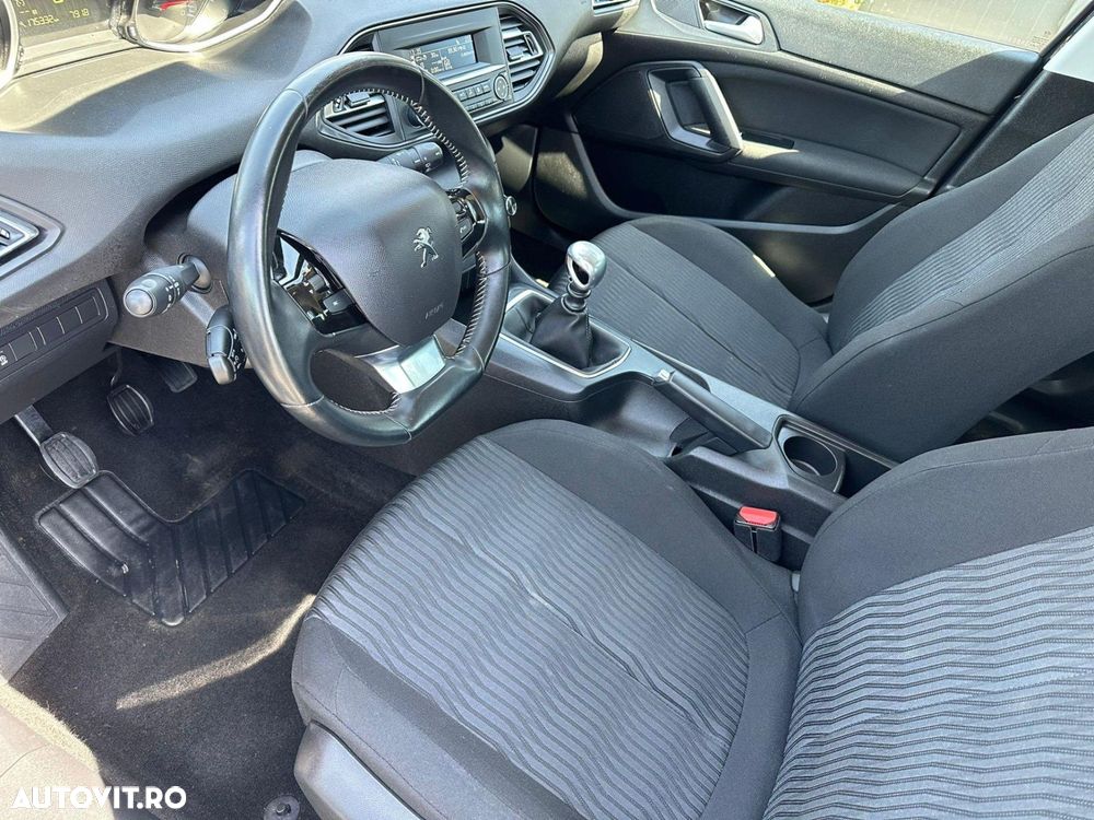 Peugeot 308 - 8