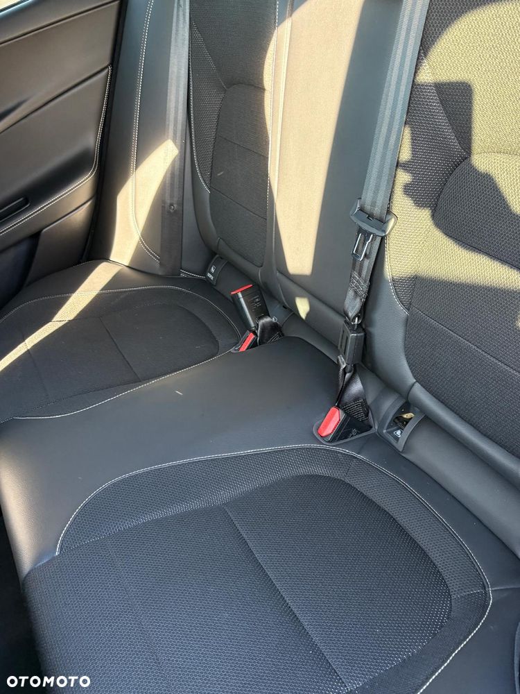 Jaguar XE 2.0 D R-Sport - 9