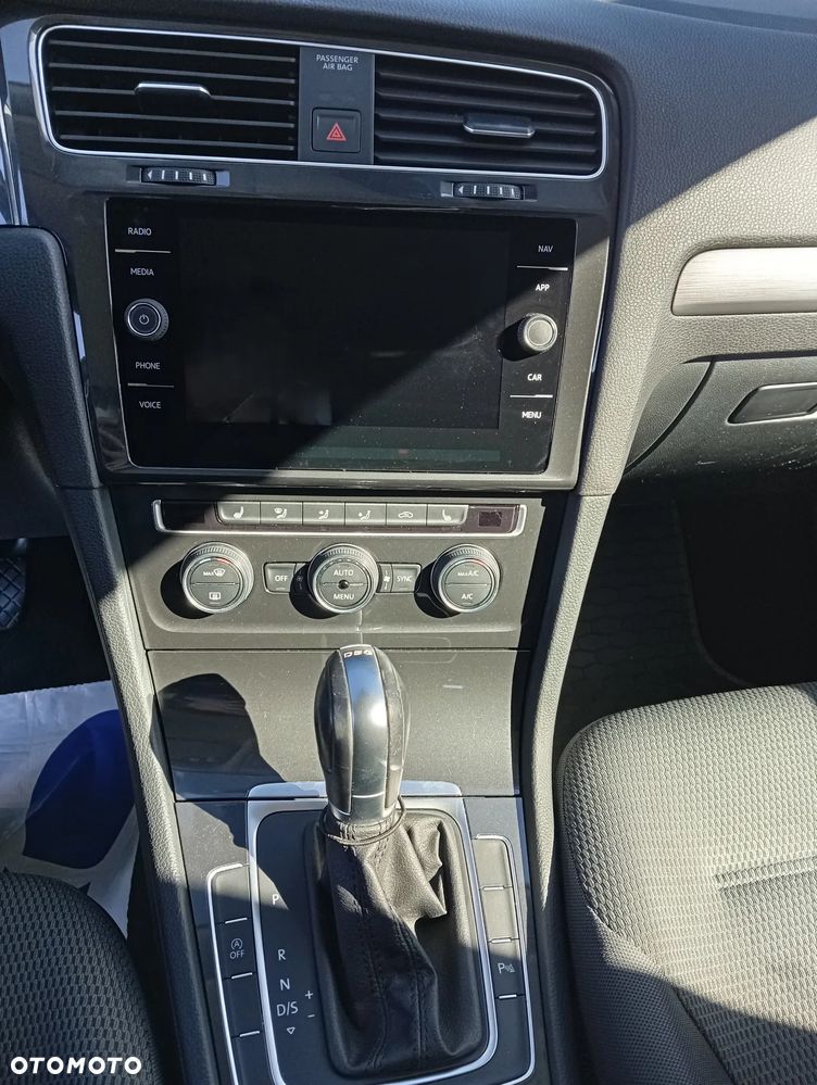 Volkswagen Golf - 10