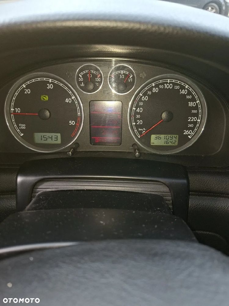 Volkswagen Passat - 12