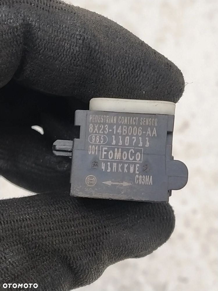 JAGUAR XJ X351 ELEMENTY ZDERZAKA PRZÓD KRATKA ŚRODKOWA LEWA PRAWA WIĄZKA KABEL PDC 4XPDC CZUJNIKI PARKOWANIA SPRYSKIWACZE ABSORBER CZUJNIK UDERZENIOWY ORYGINAŁ - 31