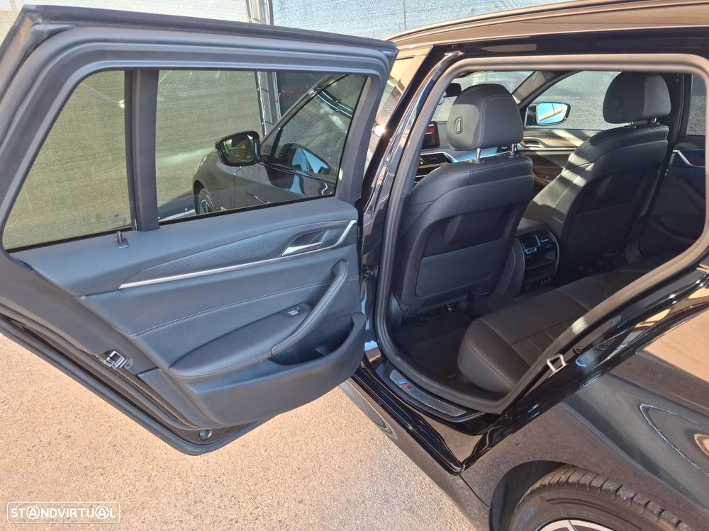 BMW 530 e Pack Desportivo M Pro - 26