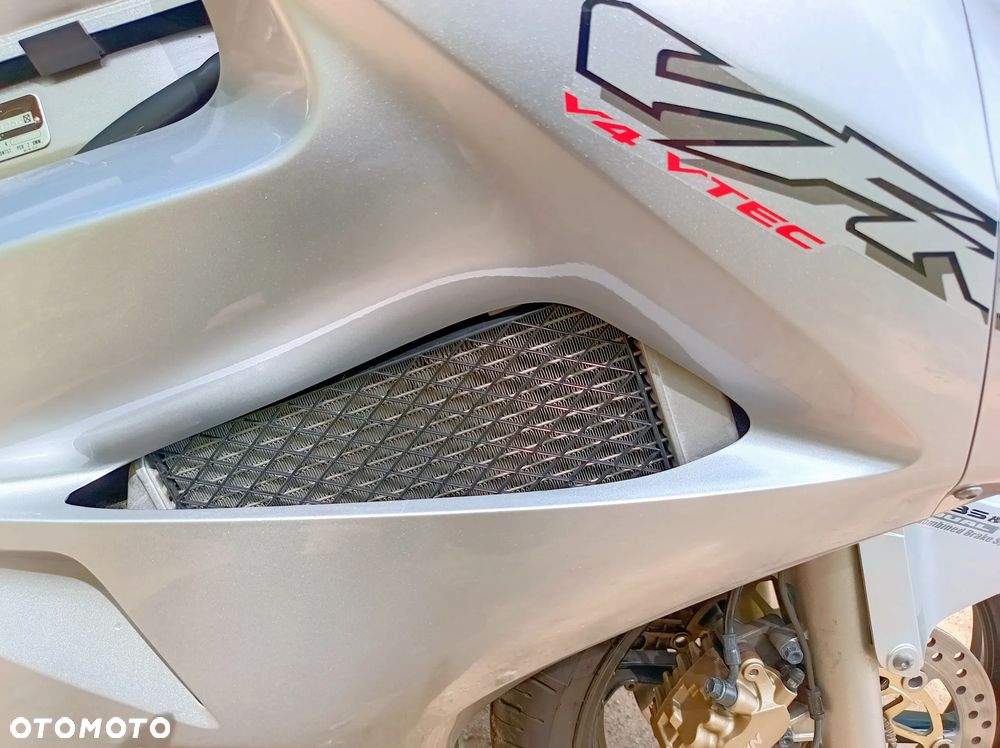 Honda VFR - 14