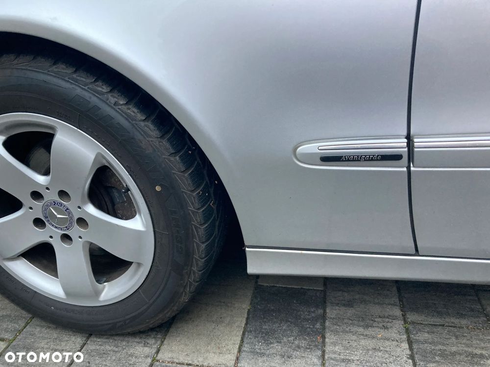 Mercedes-Benz E200 2005 photo 3