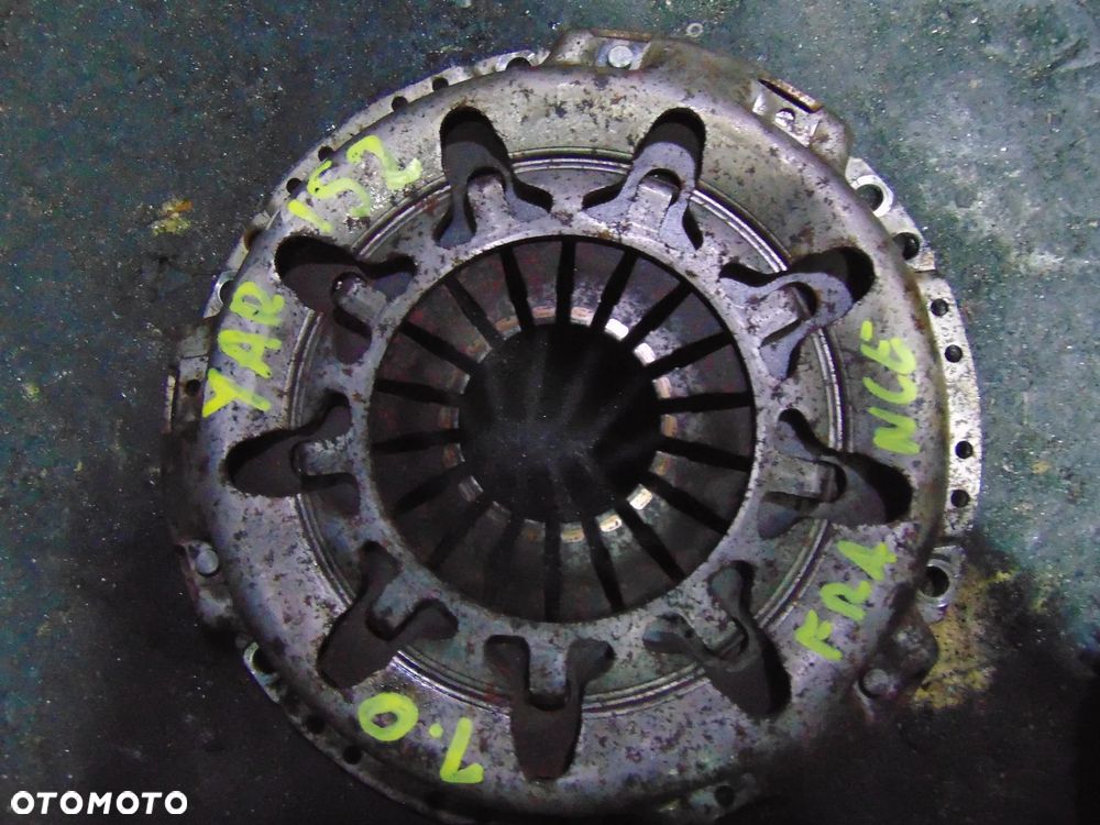 Sprzęgło toyota yaris 1,0 16 v francja komplet