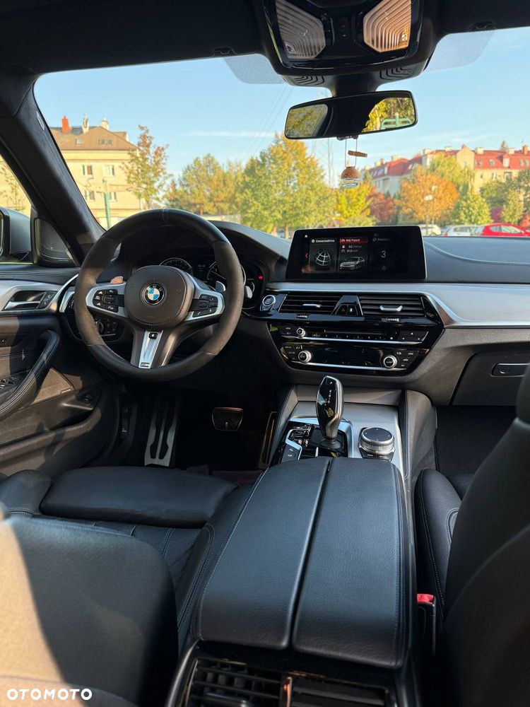 BMW Seria 5 M550d xDrive - 18