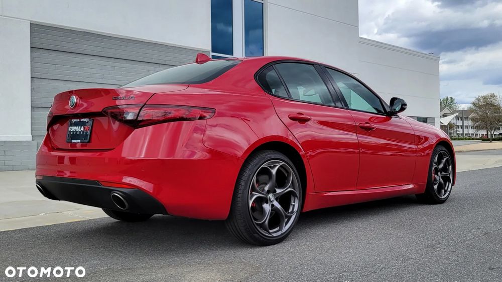 Alfa Romeo Giulia 2.0 Turbo 16V AT8-Q4 Ti - 9