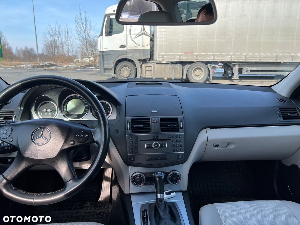 Mercedes-Benz Klasa C 180 CGI Automatik BlueEFFICIENCY Avantgarde - 9