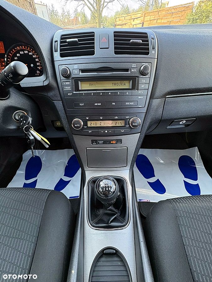 Toyota Avensis 2.0 D-4D - 32