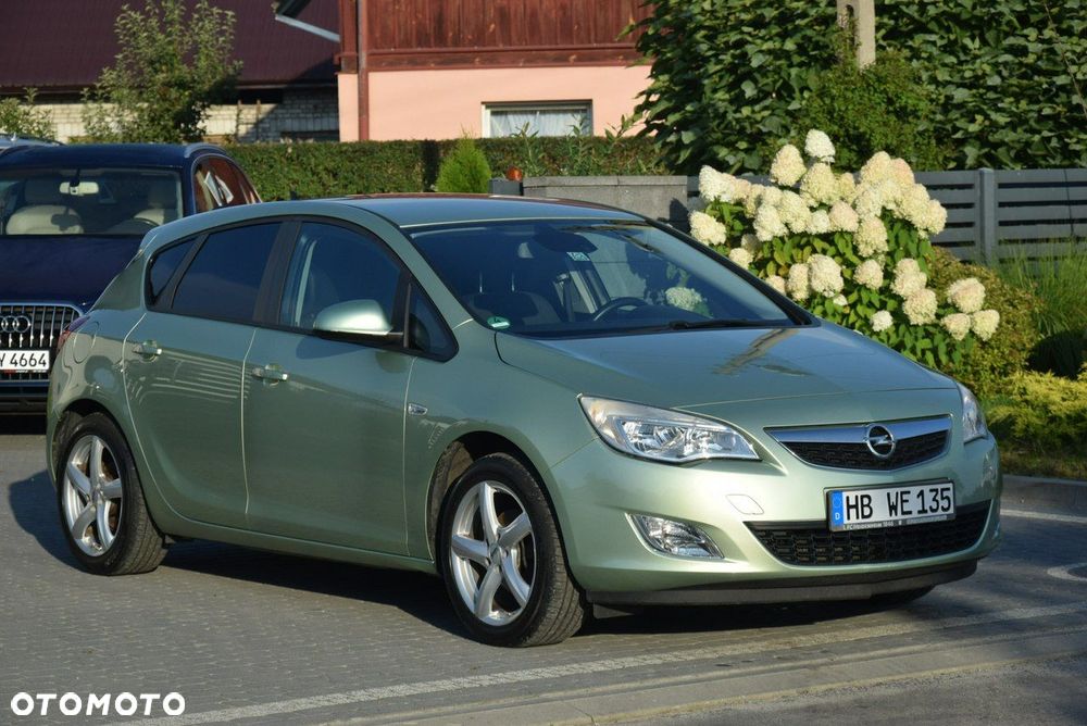 Opel Astra 1.4 Turbo Design Edition - 1