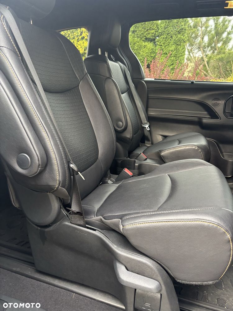 Toyota Sienna - 6