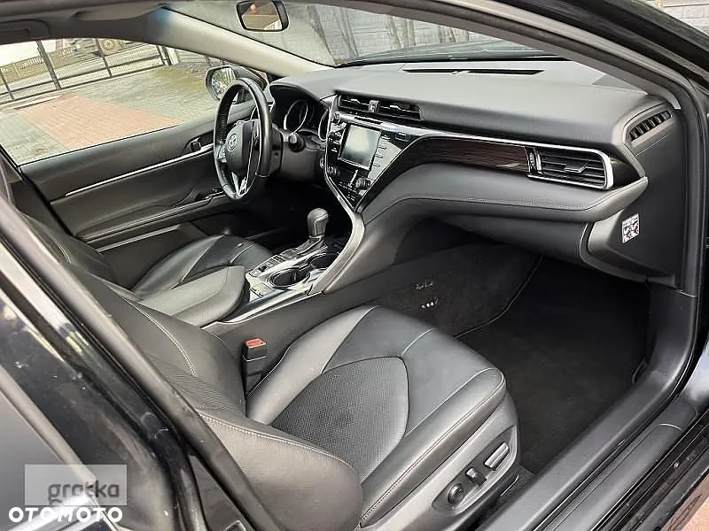 Toyota Camry - 6