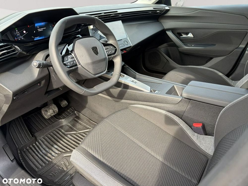 Peugeot 308 - 8