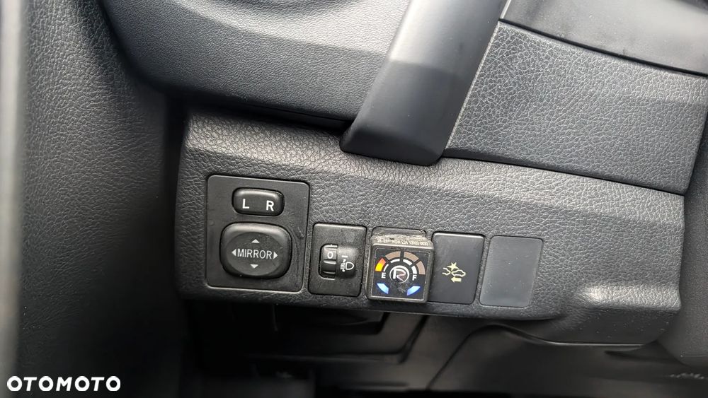 Toyota Auris 1.8 HSD Luna - 22