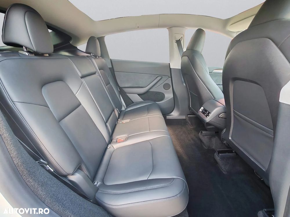 Tesla Model Y Long Range Dual Motor AWD - 14