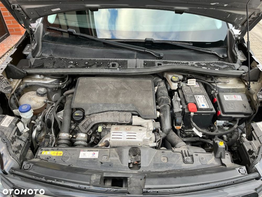 Peugeot 2008 PureTech 100 Allure S&S BVM6 - 30