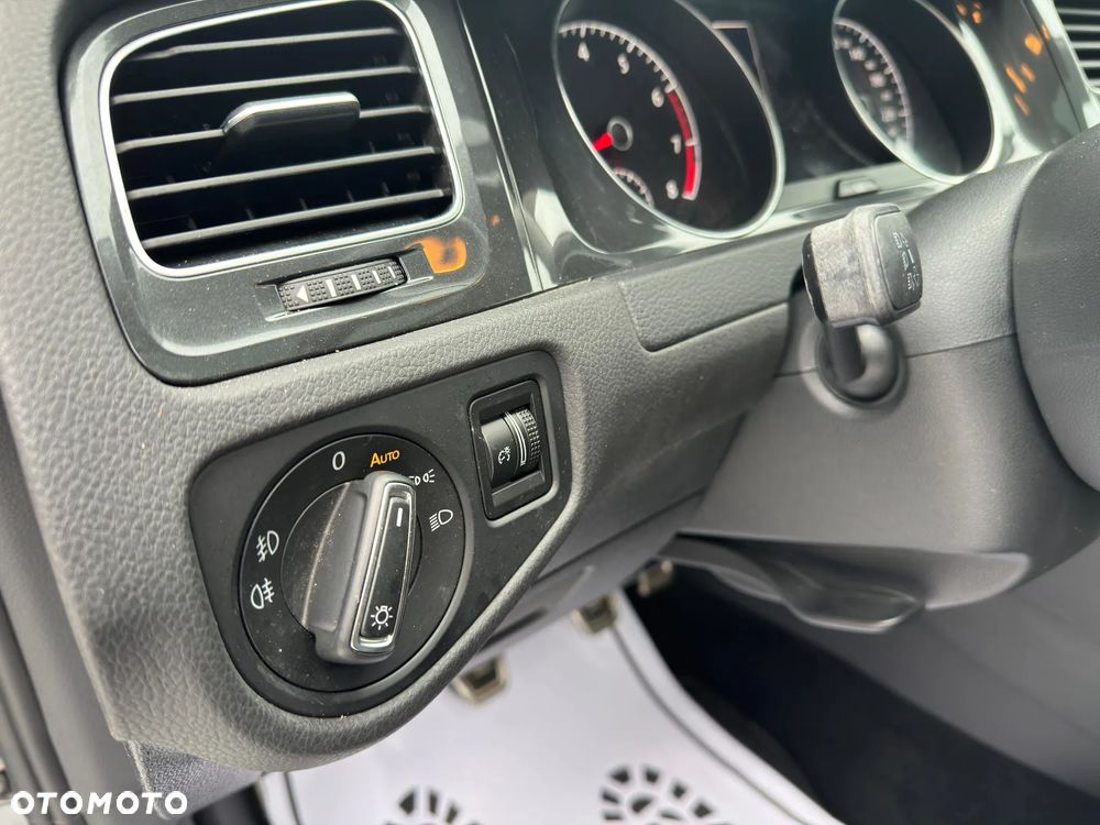 Volkswagen Golf - 28