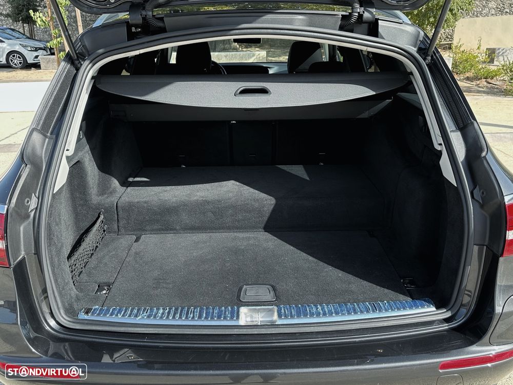Mercedes-Benz E 300 de 4Matic T 9G-TRONIC - 14