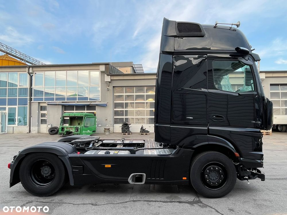 Mercedes-Benz Actros - 11
