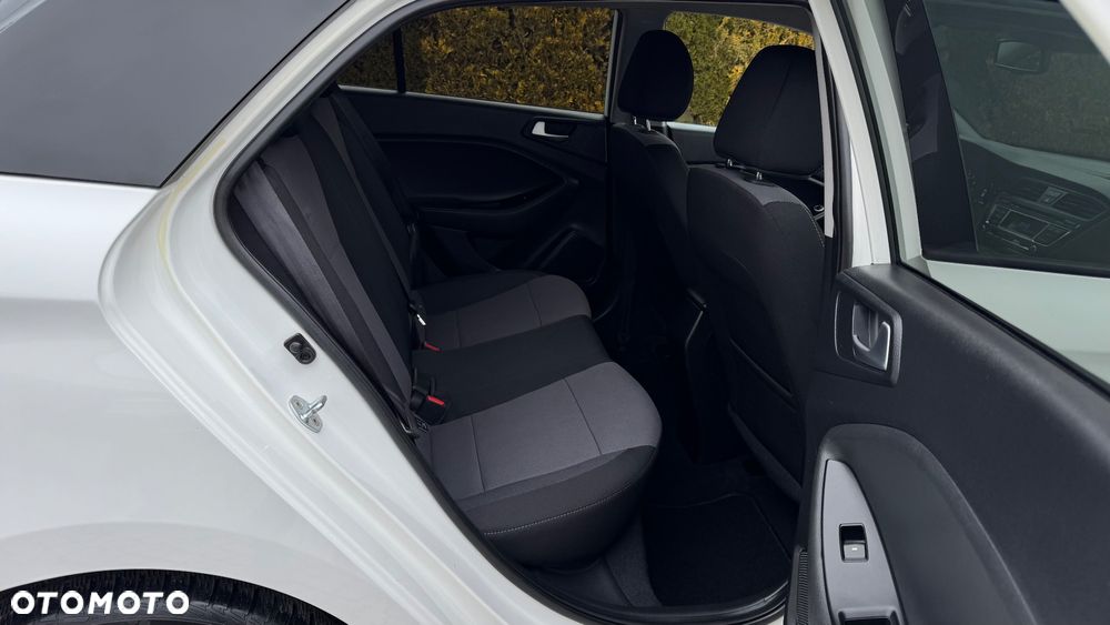 Hyundai i20 blue 1.2 Trend - 18