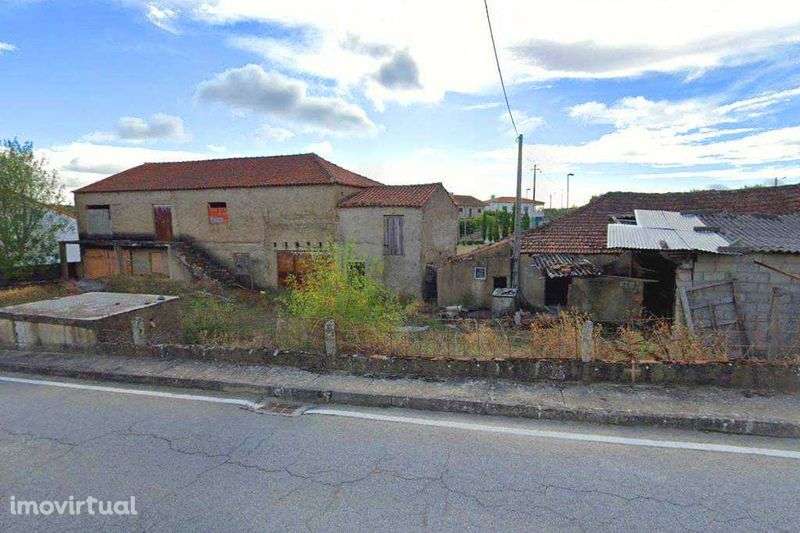 Edifício ~400 m² + lote ~750 m² para reconstrução - Vimioso, Bragança - Grande imagem: 2/5