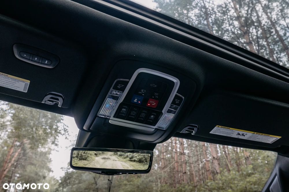 RAM 1500 Crew Cab Shortbed Limited - 28